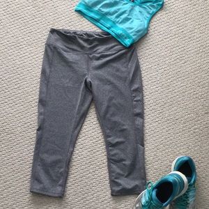 EUC capri workout pants